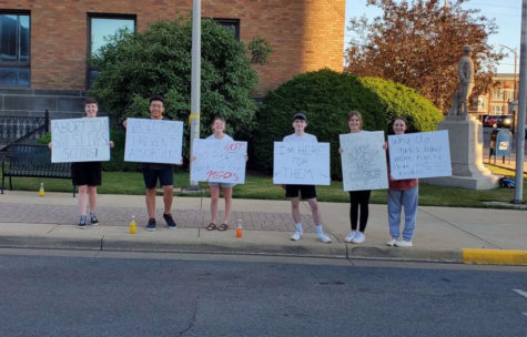 Once Roe v. Wade got overturned, places all over the country held protests. In Logansport, students Phoenix Cripe, Ivy Padilla, Carissa Dawson, Evan Gay, Gracie Kitchell, and Lily Walthery, all participated in a peaceful protest outside of the city building. 
