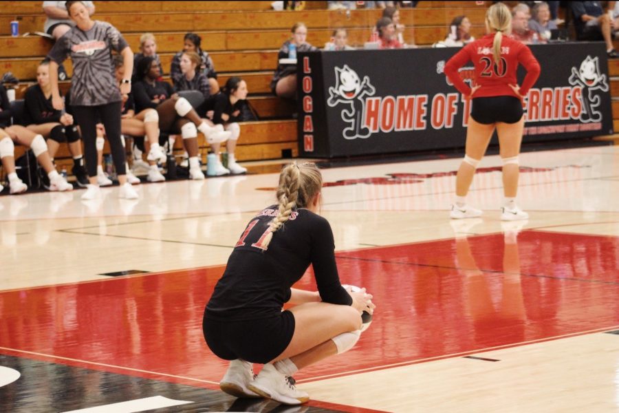 Finley Hettinger takes a deep breath, getting ready to serve the ball. 