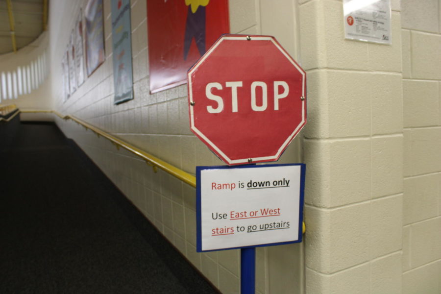 At Franklin Elementary, this their sign. If you went to Franklin, you know the ramp. This ramp is only being used to go downhill, with this sign helping prevent traffic jams and creating an easier flow.