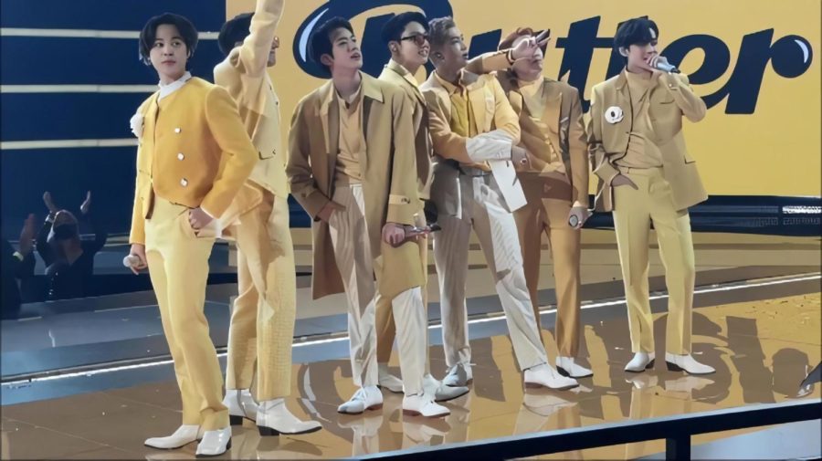 This is BTS during their Butter performance at the American Music Awards on November 21, 2021. They won Artist of the Year, Favorite Pop Duo or Group, and Favorite Pop Song for Butter.