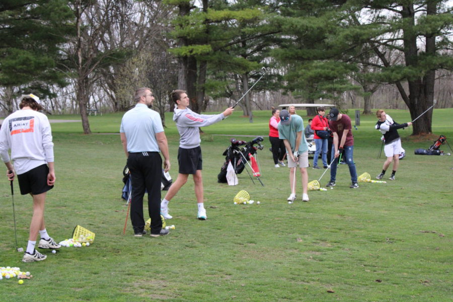 Pete+Lundy+instructs+Caleb+Crook+on+golf+stroke+mechanics.+Golf+stroke+mechanics+is+the+correct+way+to+swing+and+hit+the+ball.+
