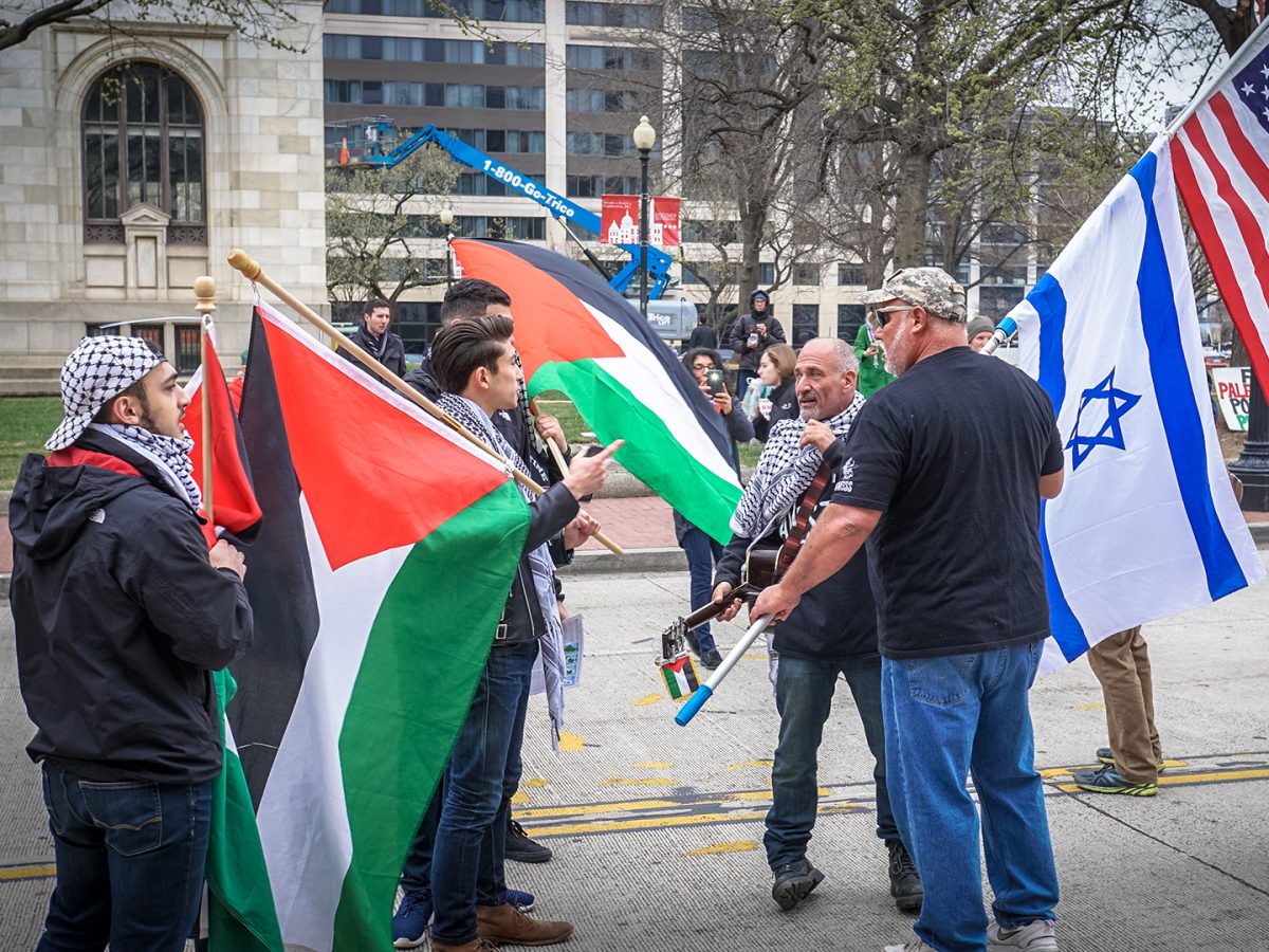 Anti-Israel protesters and Pro-Israel counter-protesters confront each other. (The Abuse of Scholar Activism - Anti-Israelism - SPME Scholars for Peace in the Middle East/Ted Eytan/SPME/CC BY-SA 4.0 DEED)