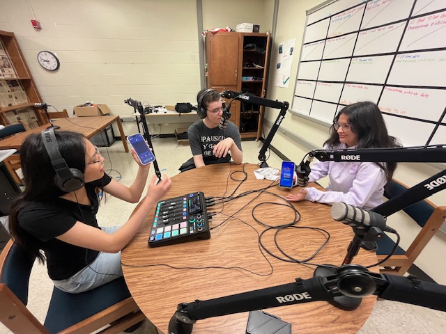 Students from the Magpie staff discuss how to play Block Blast.