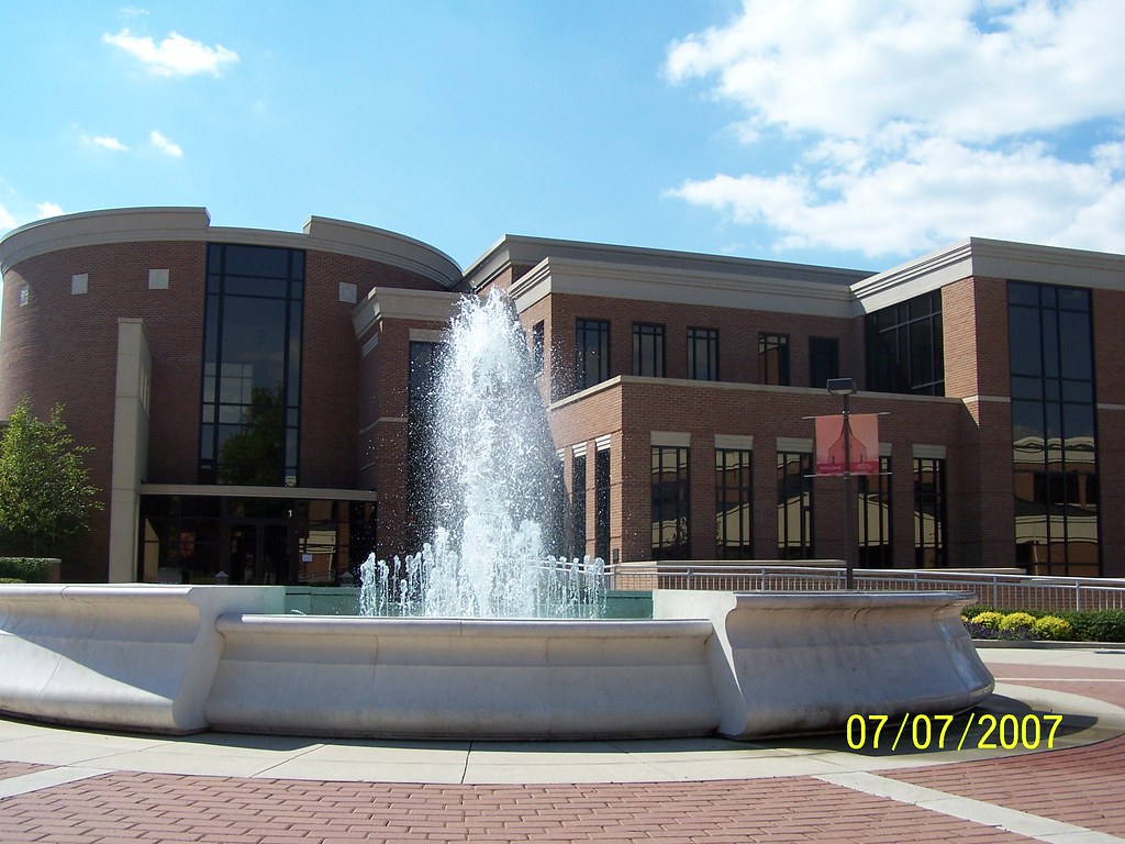 A fountain spouts outside of the Jackson Library at Indiana Wesleyan University. (Indiana Wesleyan University Jackson Library/Great Degree/Flickr/CC BY 2.0 DEED)