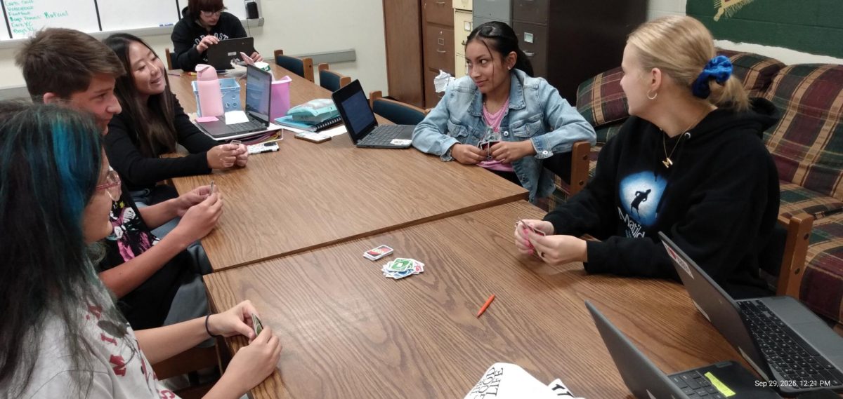A few Magpie staff members play a round of Uno after finishing their work.