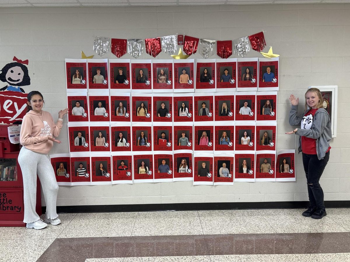Pointing to all the homecoming candidates, sophomore Molly Hunnicutt and junior Ellison Kitchell are excited to find out the top five candidates.