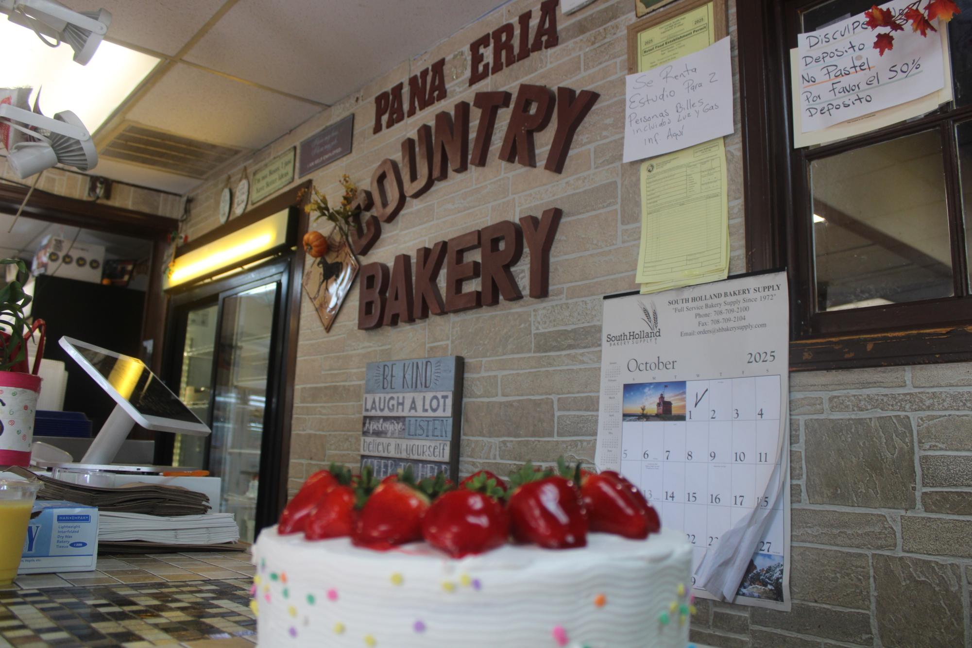 La Panadería Country Bakery also sells tres leches cakes, chocolate covered strawberries, bananas and more.