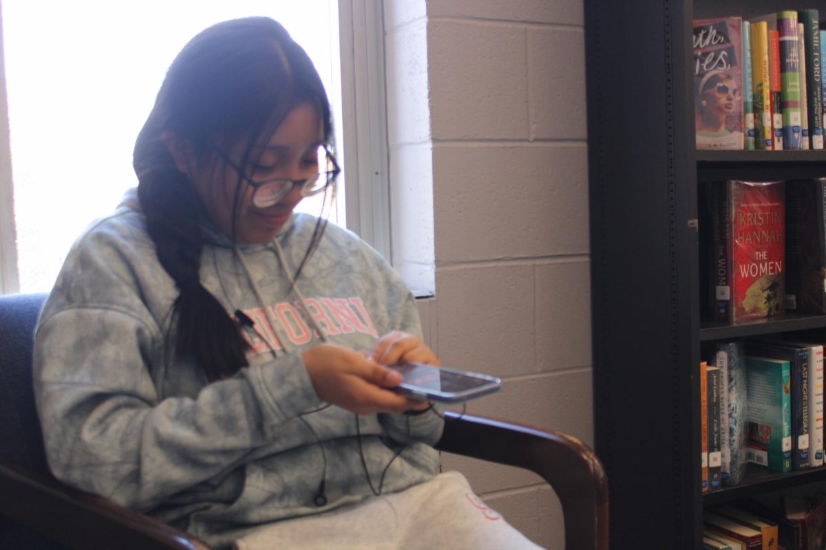 Sophomore Giselle Cruz Mendez listens to music in the Logansport Savings Bank Student Union.